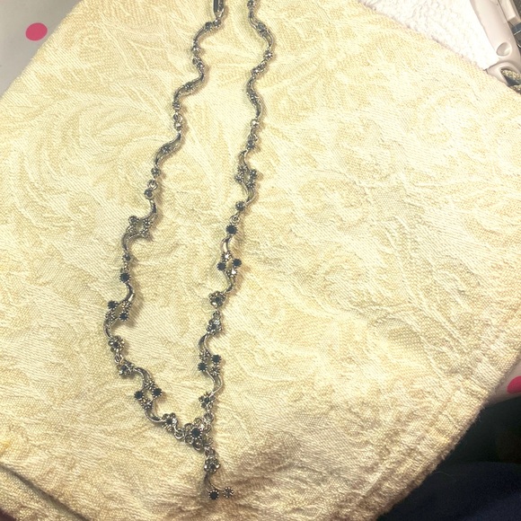 Beautiful necklace with lots of sparkle! - Picture 1 of 1